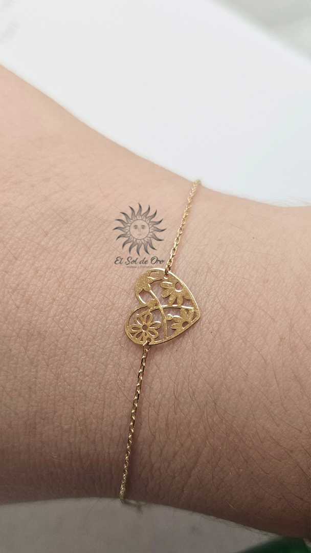 Pulsera de corazón con flores
